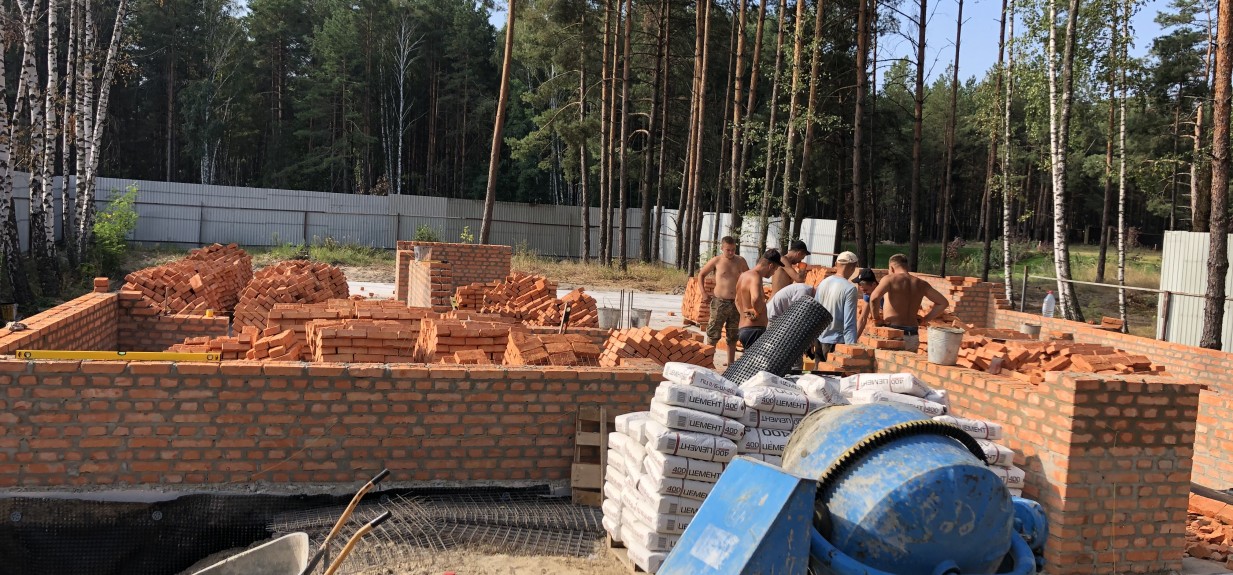 Сравнение: газоблок или кирпич - что лучше для частного дома?